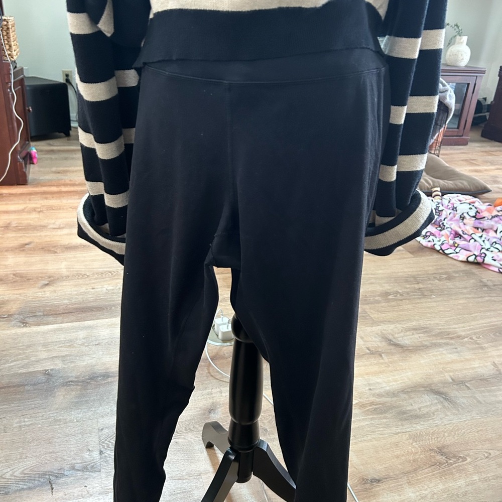 Black Women's Leggins